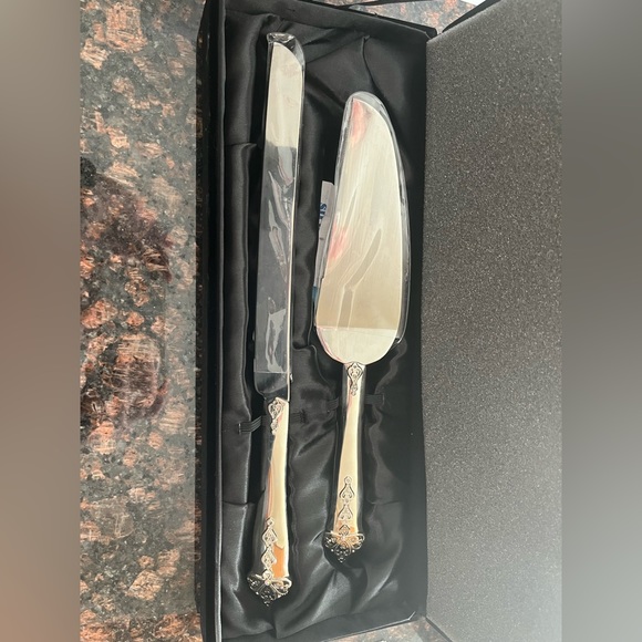 Cake Serving Set - Picture 1 of 5